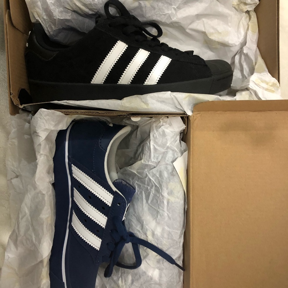 2 brand new Adidas sneaker